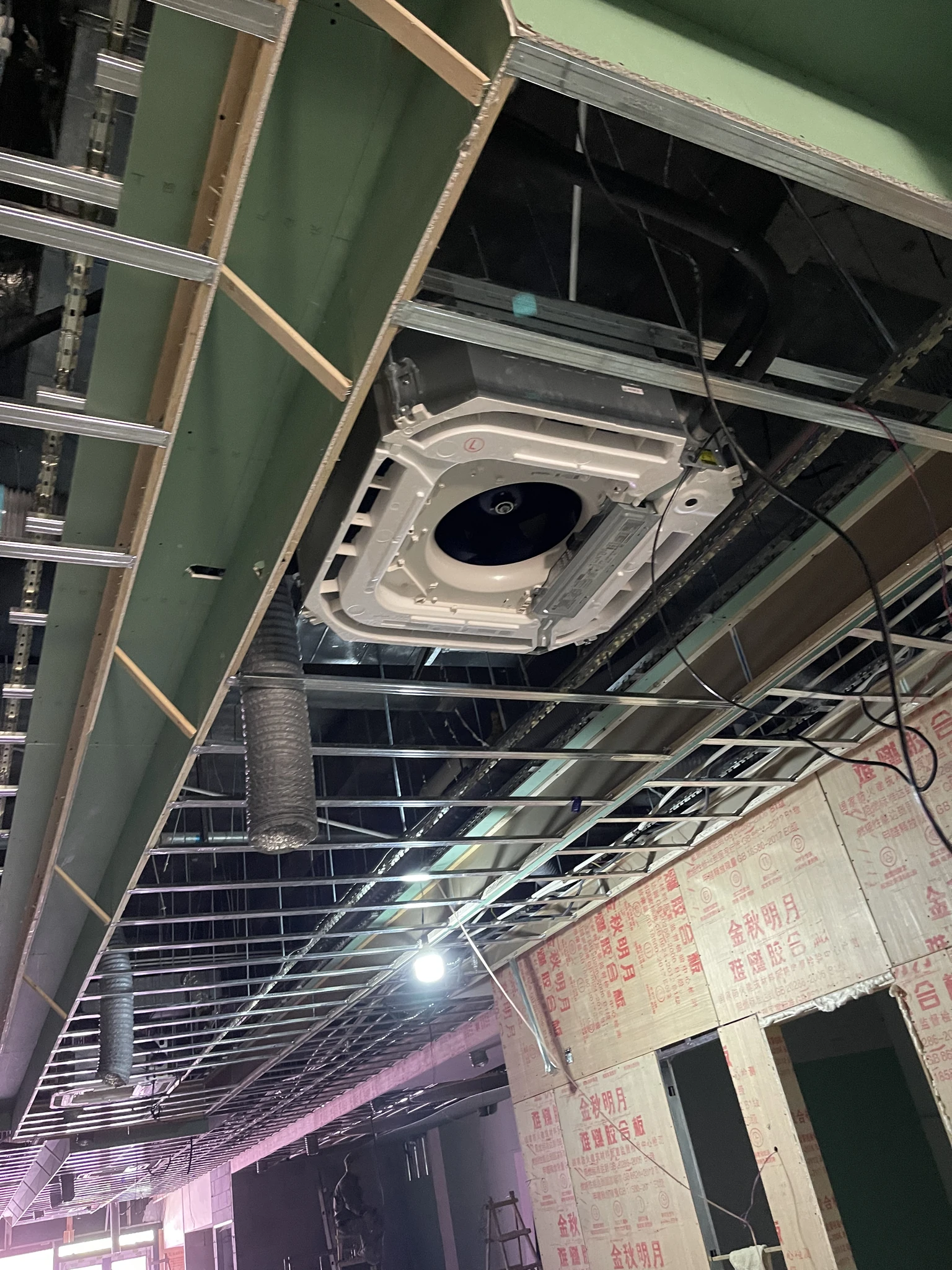 大厦、厂区、KTV、台球厅空调施工现场项目照片 13
